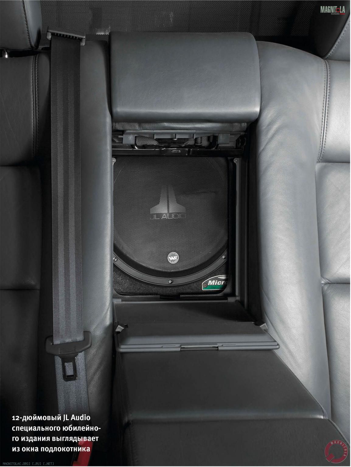 12-дюймовый JL Audio специального юбилейного издания выглядывает из окна подлокотника